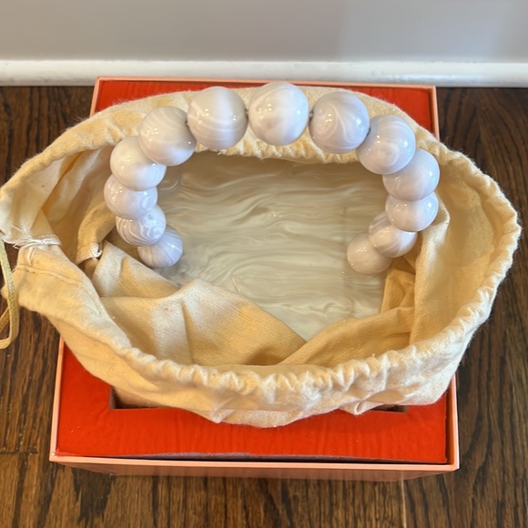 Cult Gaia
Eos Box Bag in Pearl - Picture 11 of 17